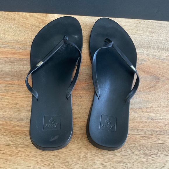 Reef Faux Leather Flip Flops - Picture 3 of 3